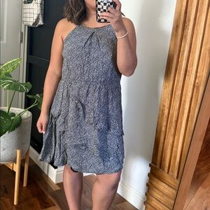 hem‎ and Thread Pullover Daisy print Dress. Size L